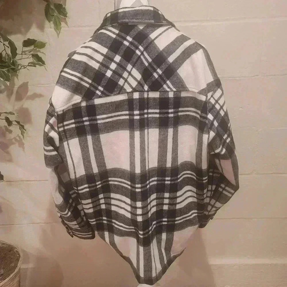 ZARA Oversized Shaket Overshirt Checkered Plaid Black and White M Pockets Collar - Picture 3 of 10